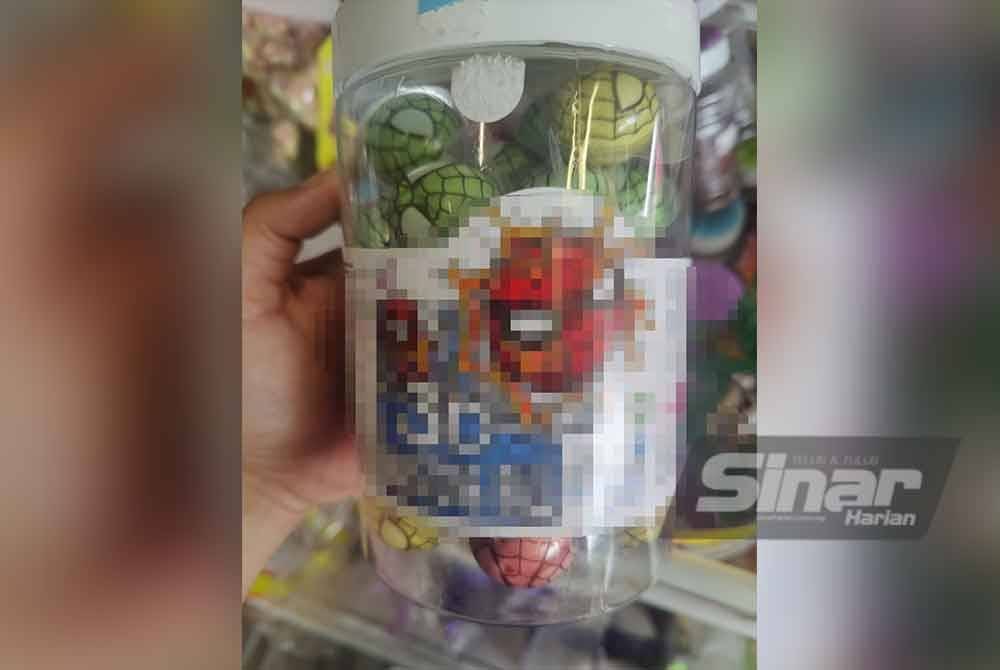 Gula-gula kenyal yang dijual dalam botol ditawarkan pada harga serendah 60 sen setiap satu.