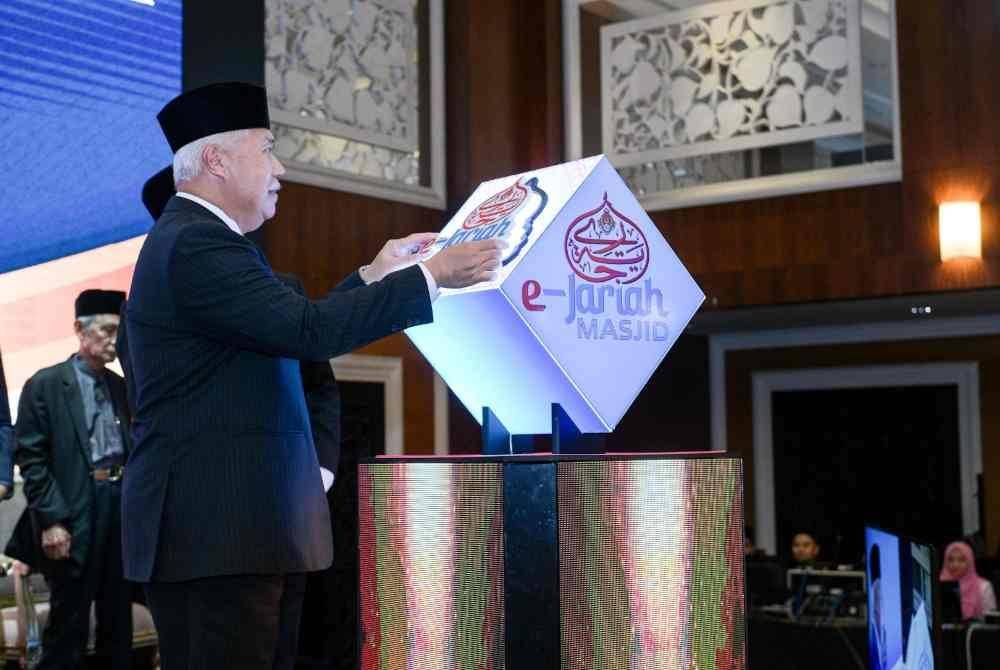 Tengku Mohamad Rizam melancarkan sistem eJariah Masjid iaitu sebuah platform sedekah dalam talian yang membolehkan sumbangan dilakukan secara lebih mudah, telus dan selamat.