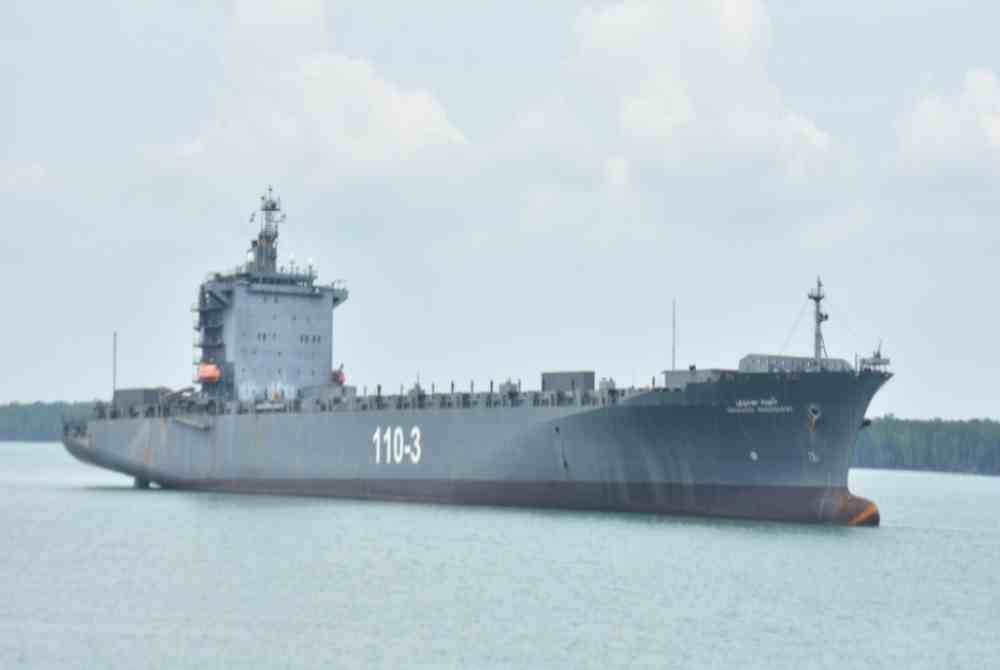 Dua kapal Tentera Laut Republik Islam Iran tiba di Pelabuhan Klang, Selangor semalam untuk lawatan operasi, menjadikan ia aset tentera laut pertama negara itu tiba di Malaysia.