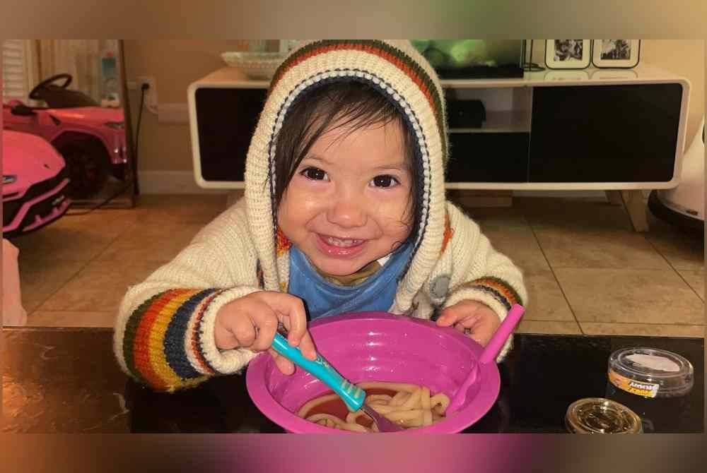 Amelie Paredes kini lumpuh selepas tercekik gula-gula gammy ketika berusia 3 tahun - Gambar Agensi