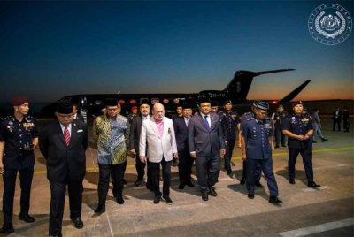 Yang di-Pertuan Agong, Sultan Ibrahim selamat tiba di tanah air pagi ini, selepas menjalani rawatan di luar negara. Foto FB Sultan Ibrahim Sultan Iskandar