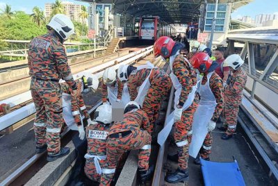 Mangsa seorang lelaki OKU maut selepas terjatuh di rel kereta api di Stesen LRT Titiwangsa, Kuala Lumpur pada Sabtu. Foto: Bomba Kuala Lumpur
