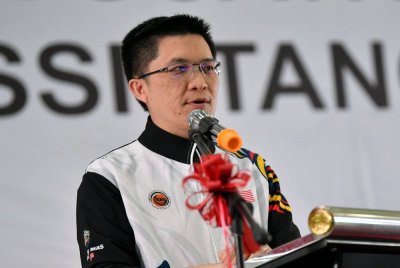 Wong Kah Woh ketika berucap pada Program Tanggungjawab Sosial Korporat dan Bantuan Kewangan Pendidikan Toyo Tyre Malaysia ke-12 di Taiping Sentral Mall hari ini. Foto Bernama