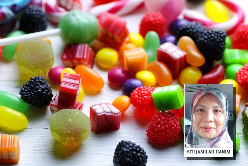 Ibu bapa ambil pendekatan sentiasa ingatkan anak-anak supaya tidak membeli makanan ringan yang dijual di kawasan luar sekolah. (Foto hiasan/123RF) Gambar kecil: Siti Jamilah Hanim