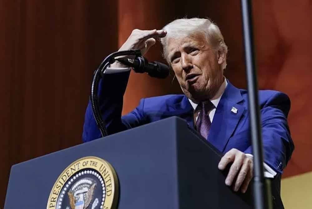 Trump menafikan laporan media Perancis yang mendakwa beliau akan ke Moscow pada 9 Mei dan bertemu Presiden Rusia, Vladimir Putin.