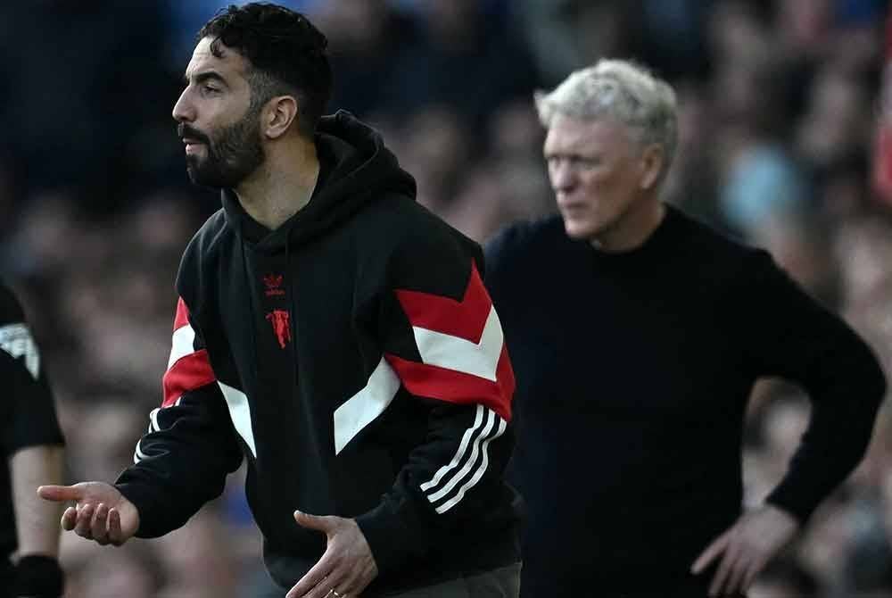 Reaksi Amorim (kiri) semasa perlawanan United menentang Everton. FOTO: AFP