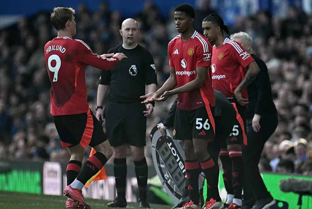 Pemain United dinilai tidak bermain dengan baik pada separuh masa pertama ketika menentang Everton. FOTO: AFP
