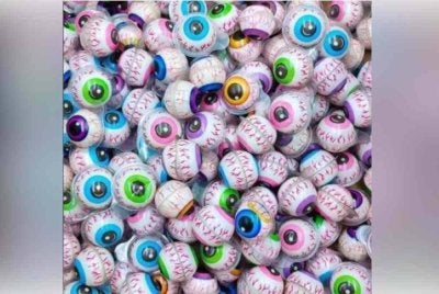 Tekstur gula-gula kenyal yang sukar larut boleh menyebabkan saluran pernafasan tersumbat jika tertelan secara tiba-tiba. Foto hiasan