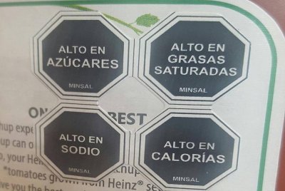 Sejak 2016, Chile mewajibkan label amaran pada produk makanan yang tinggi kalori, gula, natrium, dan lemak tepu.