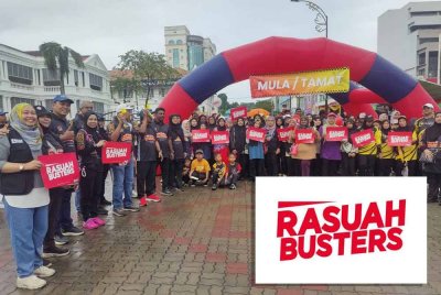 Mohamed Khusrin melepaskan acara Fun Walk sempena Hari Klang Tanpa Kenderaan pada Ahad.