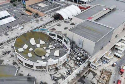 Bumbung medan selera sebuah pusat beli-belah di barat laut Peru runtuh. Foto Agensi