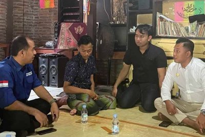Wakil Gus Miftah bertemu dengan remaja itu untuk memberikan sumbangan. - Foto Agensi