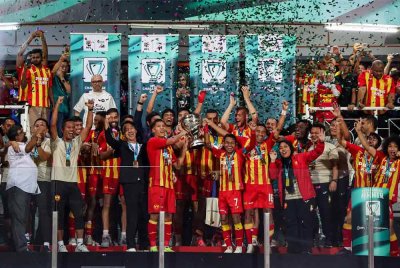 Pasukan Selangor FC muncul juara pada perlawanan Final 2 Piala Cabaran menentang PDRM FC di Stadium MBPJ malam tadi - Foto: Bernama