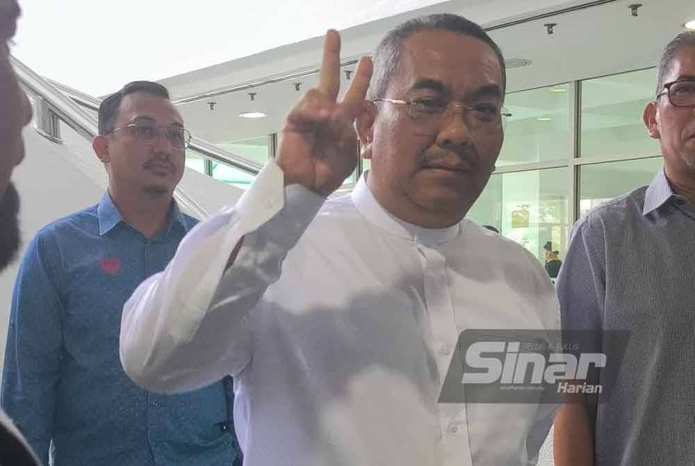 Muhammad Sanusi dilepaskan dan dibebaskan (DNA) oleh Mahkamah Tinggi di sini pada Isnin, berhubung satu kes menghasut yang Yang di-Pertuan Agong ke-16.