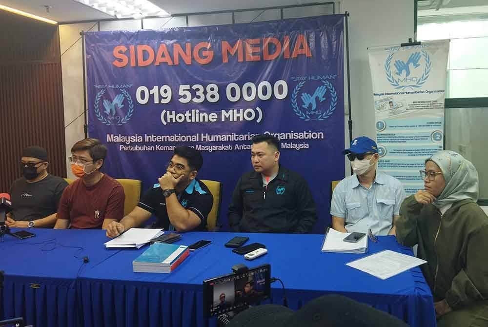 Hishamuddin (empat dari kanan) bersama mangsa pelaburan syarikat pelaburan forex dan kripto.