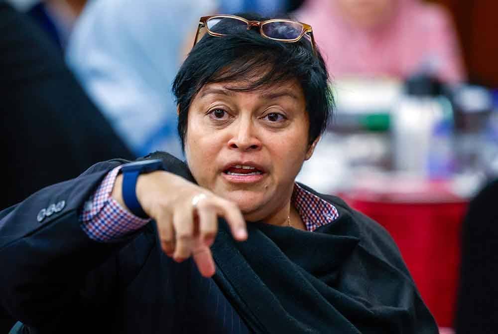 Azalina Foto Bernama