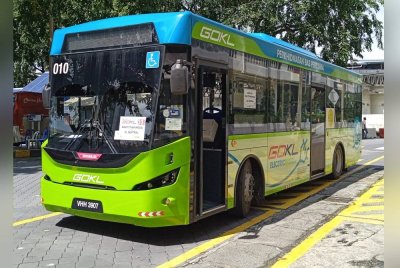 Kerajaan dicadangkan untuk mempertimbangkan penggunaan bas mini berbanding saiz bas besar sedia ada.