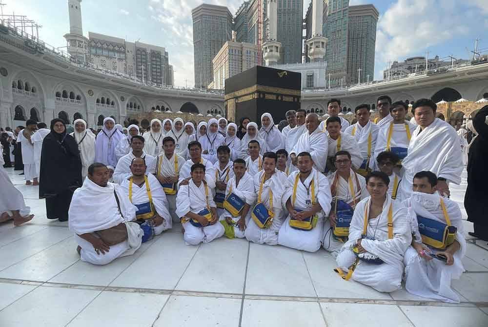 Sinar Harian pada 30 Disember lalu melaporkan, seramai 65 anak muda terdiri daripada 29 perempuan dan 36 lelaki telah dipilih dan layak mengikuti Program Umrah Percuma Anak Muda Jati Kelantan.