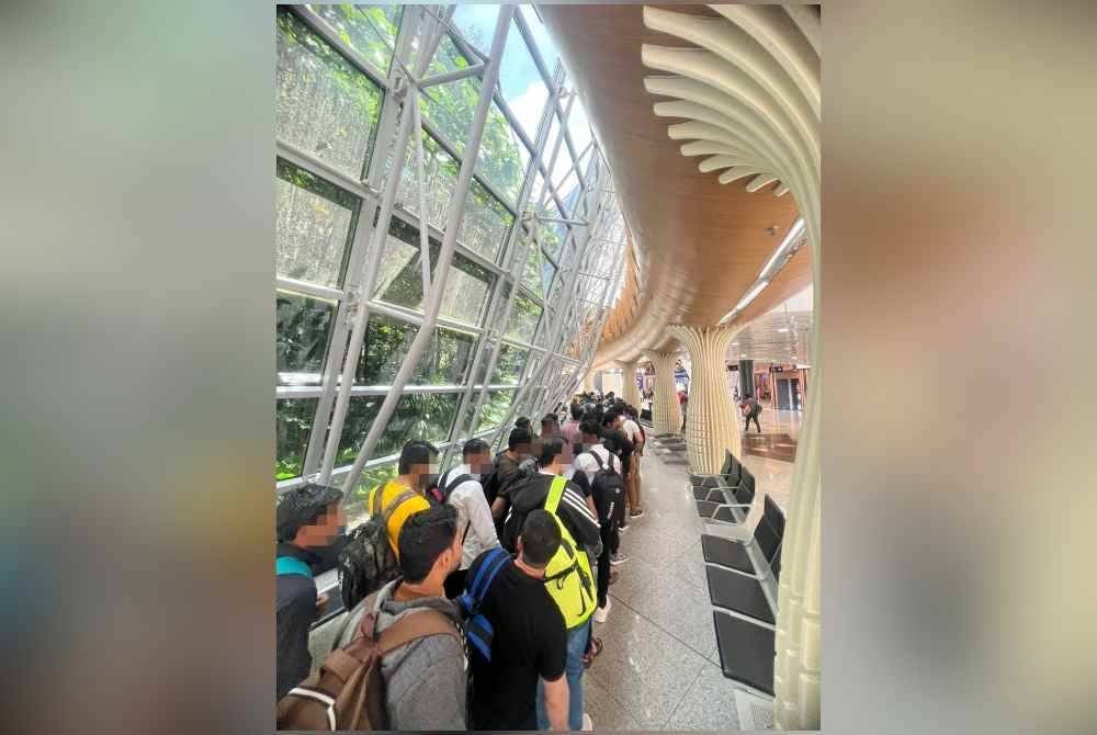 Pemeriksaan mendapati seramai lapan lelaki warga Bangladesh dan 80 lelaki warga Pakistan tidak memenuhi syarat kemasukan ke negara ini.