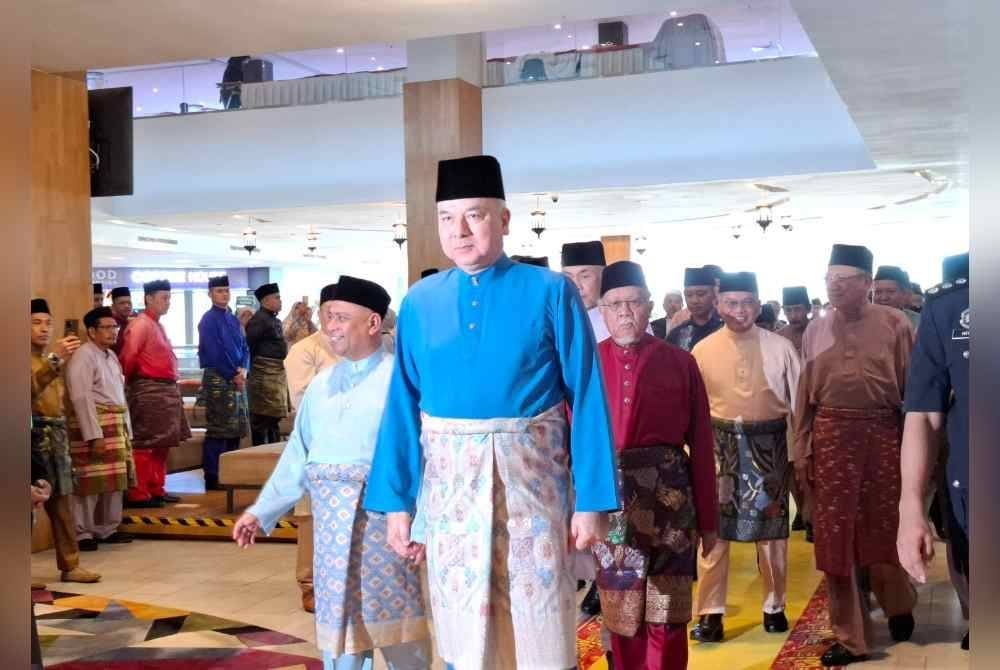Sultan Nazrin berangkat tiba merasmikan Muzakarah Sultan Nazrin Muizzuddin Shah di Pusat Konvensyen Casuarina di Ipoh pada Selasa.