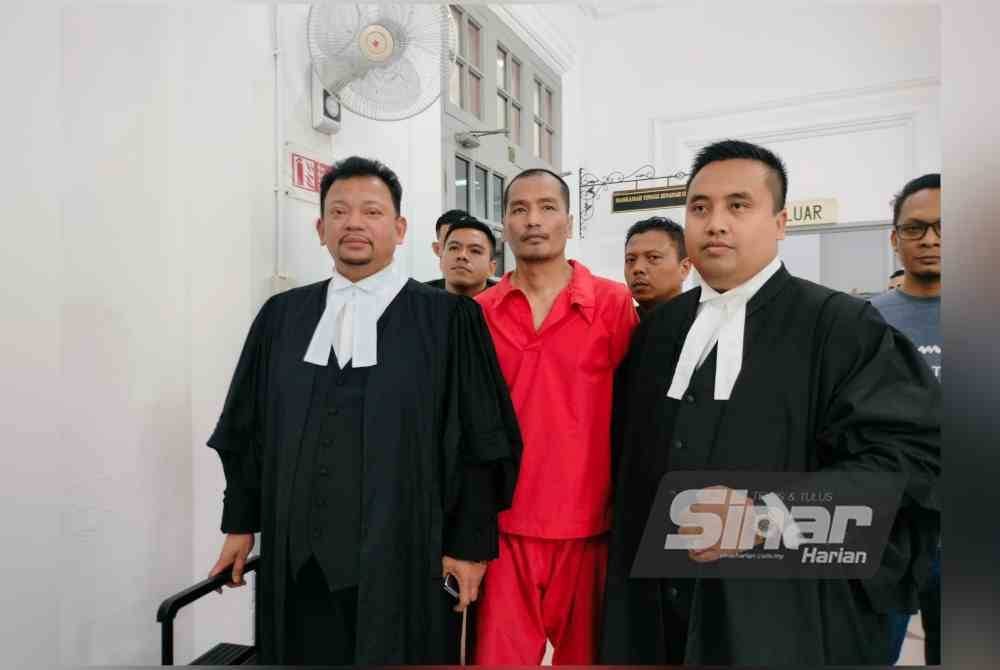 Mahkamah Tinggi Johor Bahru pada Selasa membenarkan permohonan Rosmaini (tengah) menangguhkan hukuman penjara 10 tahun yang dikenakan ke atasnya sebelum ini.