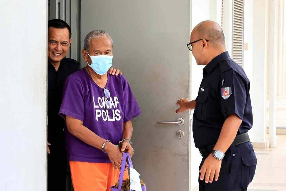 Pertuduhan terhadap Johari dilakukan mengikut Seksyen 233(1)(a) Akta 588 dan boleh dihukum mengikut Seksyen 233 (3) akta sama. Foto Bernama