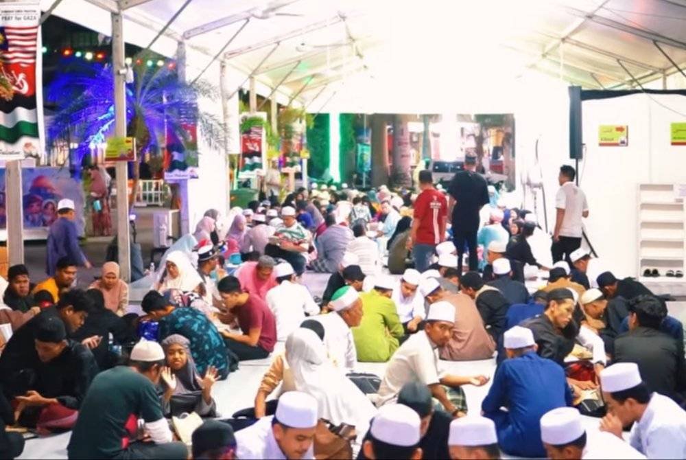 Majlis berbuka puasa turut diadakan di Madinah Ramadan.