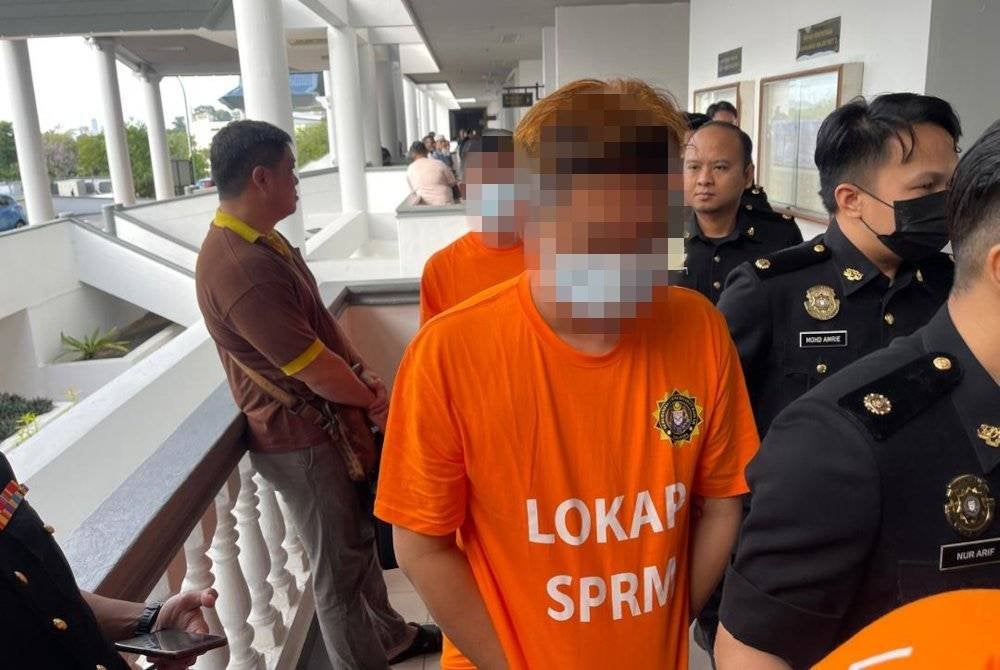 Pemilik dan pengarah syarikat antara 18 individu direman selama enam hari disyaki terbabit dalam rasuah bagi meluluskan permohonan kemasukan warga asing sebagai pemegang saham di kilang-kilang sisa elektronik (e-waste) di Selangor dan Johor.