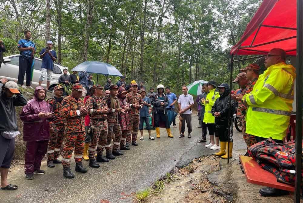 Kanak-kanak lelaki berusia dua tahun, Hud Aryan Mohd Nor Hafifi yang dikhuatiri hilang sejak maghrib pada Isnin dipercayai masih selamat dan berada di belakang rumah neneknya di Kampung Aira Kuala Tiga di sini.