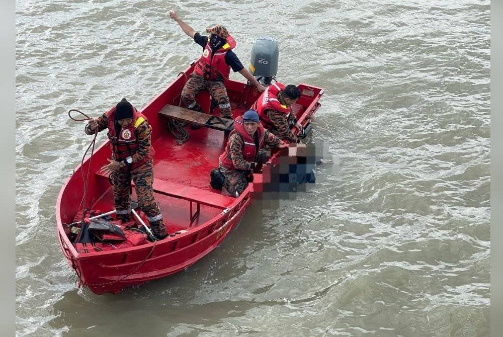 Tiga pekerja asing ditemukan lemas selepas bot yang mereka naiki dipercayai hanyut sebelum terdampar di perairan Tanjung Langsat, malam Isnin. Foto JBPM