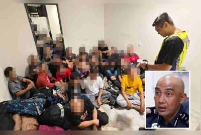 Pegawai polis menjalankan pemeriksaan terhadap individu yang ditahan dalam serbuan di dua hotel bajet di Chow Kit di sini pada Isnin. Gambar kecil: Soffian