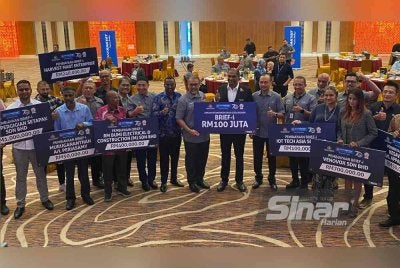 Sebahagian wakil atau penerima Cek Cura Pembiayaan BRIEF-i yang hadir ke majlis berkenaan. FOTO SINAR HARIAN.