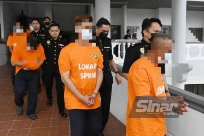 Pengarah syarikat bergelar 'datuk' antara direman kerana disyaki menyogok penguat kuasa untuk memproses dan melupuskan sisa elektronik tidak dibenarkan.