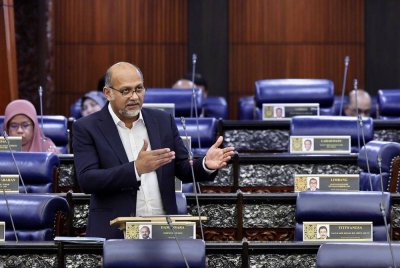 Gobind Singh Deo pada sesi jawab lisan persidangan Dewan Rakyat pada Selasa. Foto Bernama