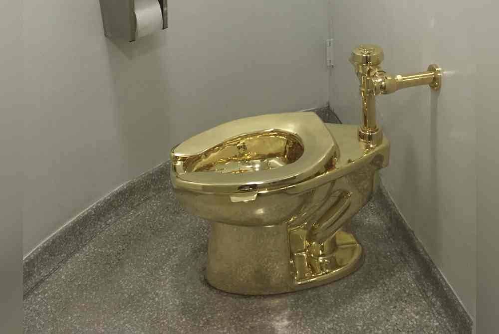 Mangkuk tandas emas yang diberi nama 'America' bernilai 2.8 juta pound sterling itu masih belum ditemukan sehingga kini - Foto AFP