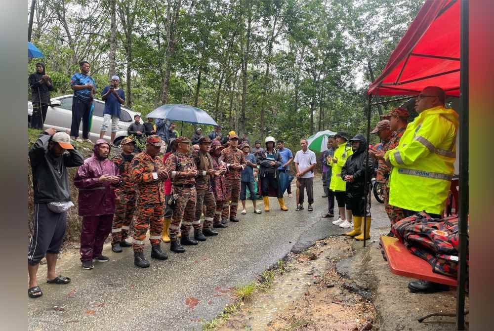 Kanak-kanak lelaki berusia dua tahun, Hud Aryan Mohd Nor Hafifi yang dikhuatiri hilang sejak maghrib pada Isnin dipercayai masih selamat dan berada di belakang rumah neneknya di Kampung Aira Kuala Tiga di sini.