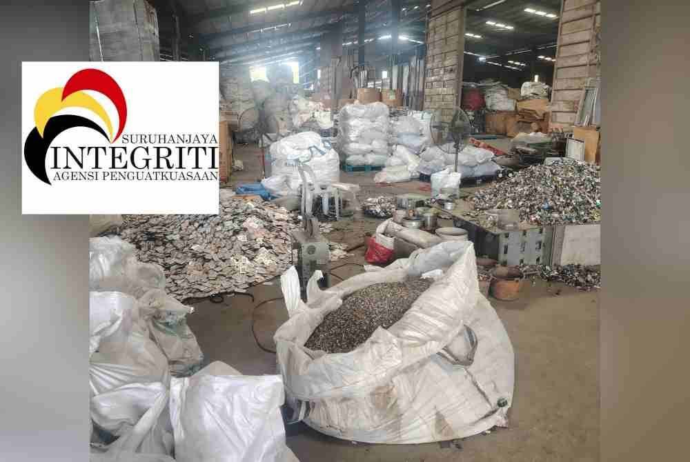 Antara baham disyaki e-waste yang ditemui di premis kilang sekitar Segamat,Johor baru-baru ini