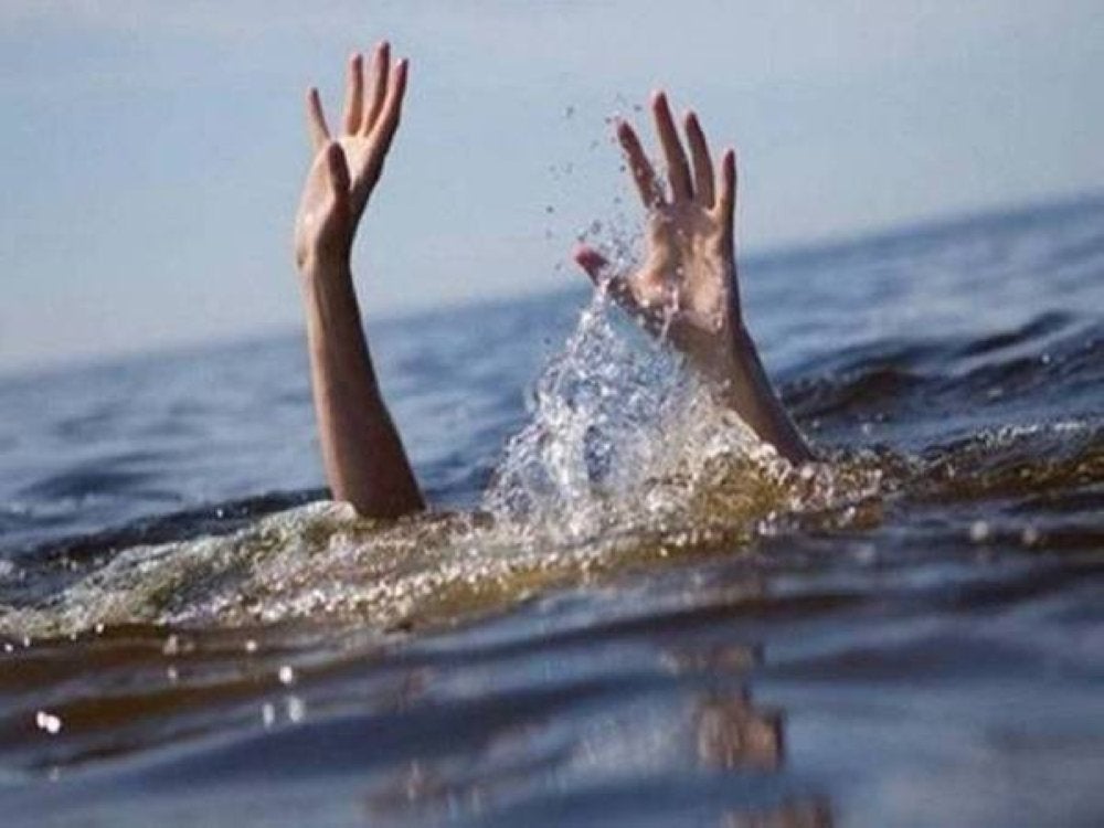 Seorang pekerja kapal dikhuatiri lemas selepas terjatuh ke dalam sungai ketika melakukan kerja-kerja pembersihan di atas kapal di Pulau Duyong pada Rabu. - Foto hiasan