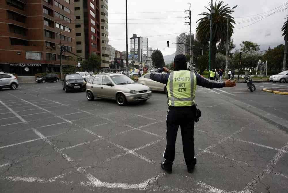 Kerajaan Chile pada Selasa mengenakan perintah berkurung susulan gangguan bekalan elektrik yang menjejaskan hampir seluruh negara itu - Foto Agensi