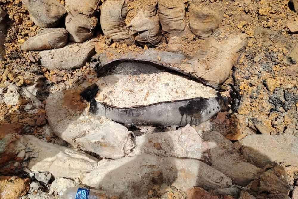 Bom yang ditemui diletupkan di lokasi.