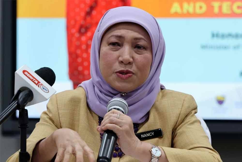 Nancy Shukri. Foto fail Bernama