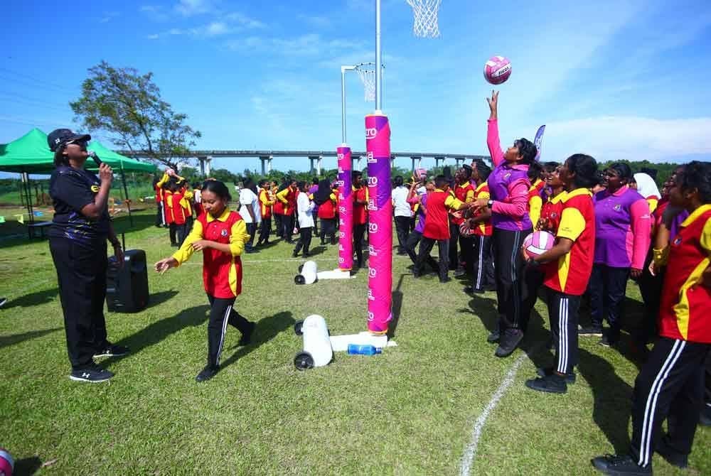 Hampir 300 pelajar SMK Pulau Carey menyertai Klinik NSL baru-baru ini.