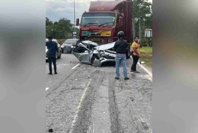 Seorang juruteknik wanita maut dalam kemalangan membabitkan empat kenderaan di Jalan Persiaran Negeri Nilai pada Rabu. - Foto orang awam