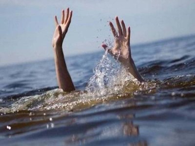 Seorang pekerja kapal dikhuatiri lemas selepas terjatuh ke dalam sungai ketika melakukan kerja-kerja pembersihan di atas kapal di Pulau Duyong pada Rabu. - Foto hiasan