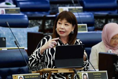 Hui Ying pada sesi pertanyaan-pertanyaan bagi jawab lisan ketika Mesyuarat Pertama Penggal Keempat Parlimen ke-15 di Dewan Rakyat pada Rabu. Foto Bernama