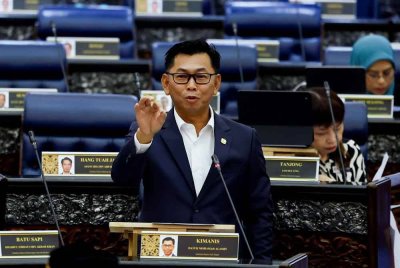 Mohamad Alamin ketika sesi pertanyaan-pertanyaan bagi jawab lisan ketika Mesyuarat Pertama Penggal Keempat Parlimen ke-15 di Dewan Rakyat hari ini. - Foto: Bernama