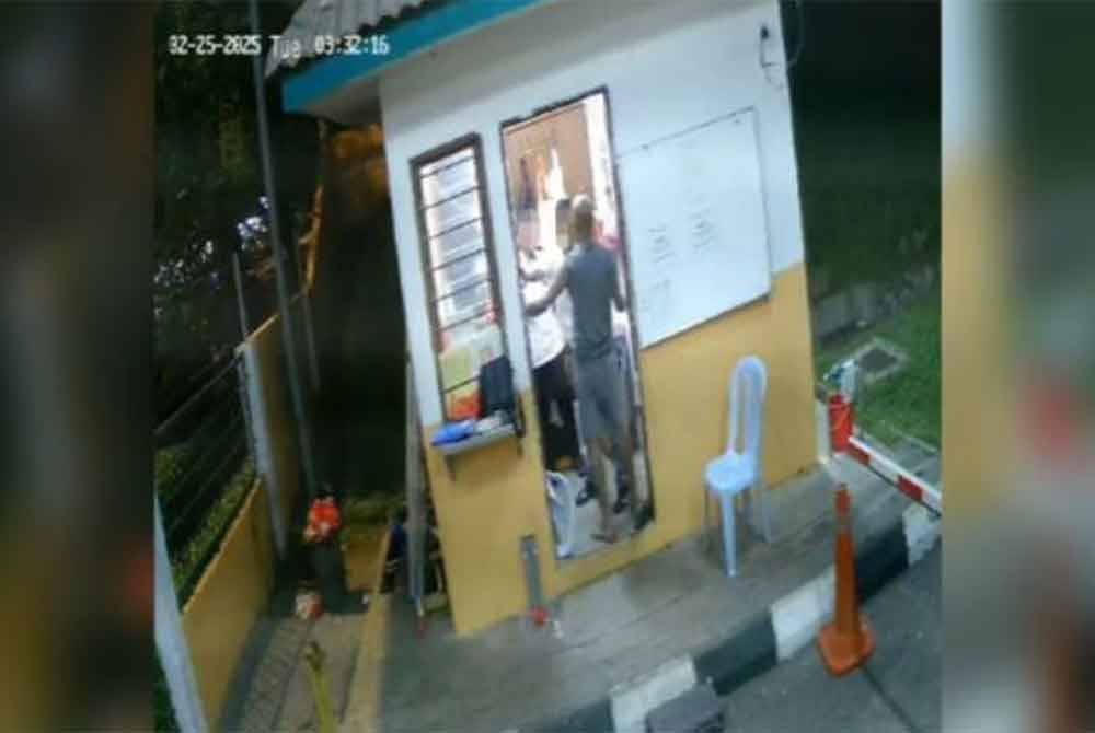 Polis sedang giat memburu seorang lelaki yang dipercayai terlibat dalam kes serangan dan ugutan terhadap seorang pengawal keselamatan wanita.