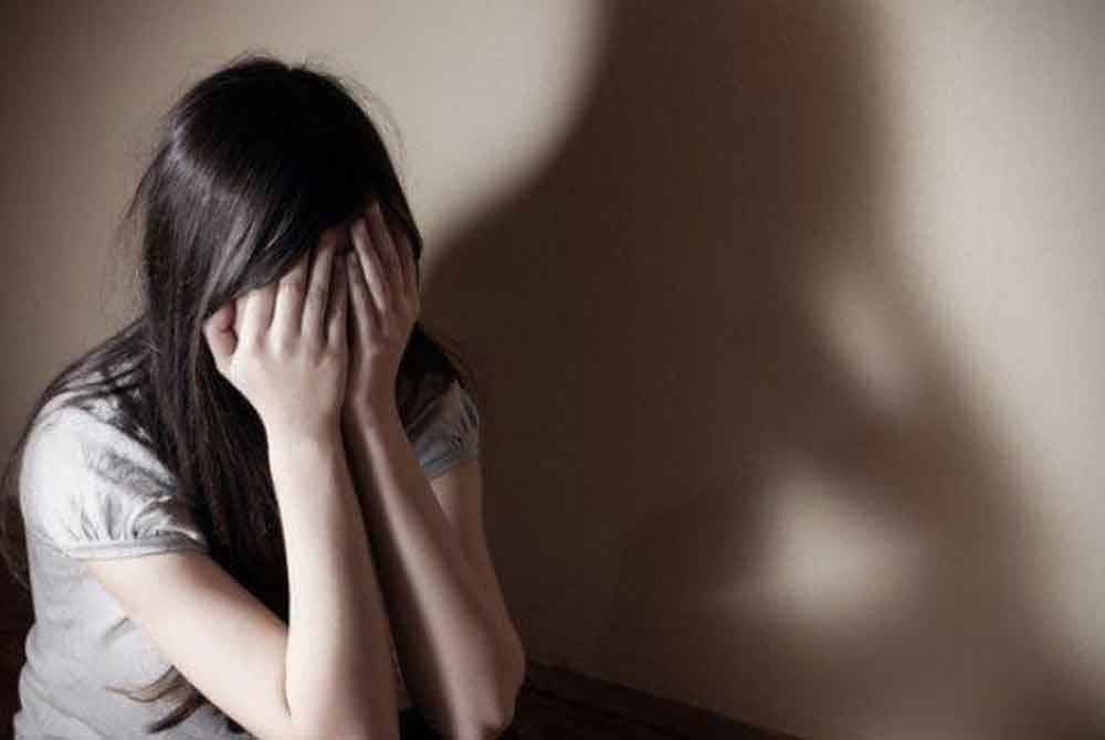 Suspek telah berkelakuan tidak senonoh di tempat kerja terhadap mangsa berusia 21 tahun.