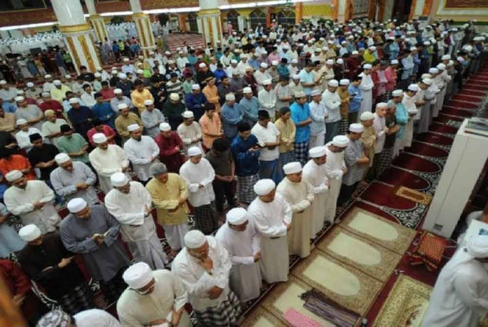 Masjid dan surau di negeri dibenarkan menggunakan khidmat imam luar negara untuk solat tarawih sepanjang Ramadan, namun mereka perlu mendapatkan tauliah khas daripada JAINJ. Foto hiasan