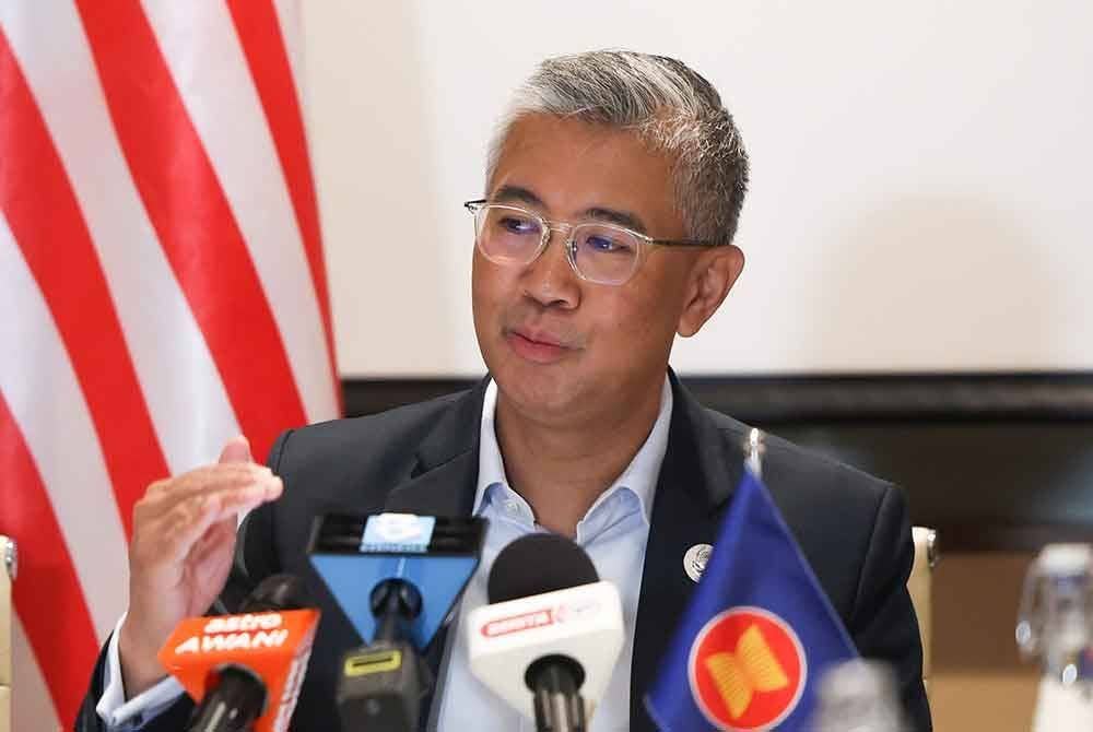 Tengku Zafrul Abdul Aziz ketika sidang akhba sempena Pemukiman Menteri-Menteri Ekonomi ASEAN (AEM) ke-31 di Desaru, hari ini. - Foto: Bernama